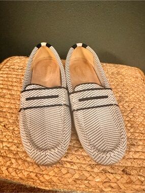 Textured Knit Slip-On Loafers in Black & White